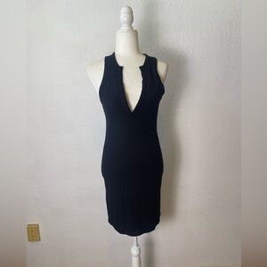 James perse V-neck sleeve less dress size S in black